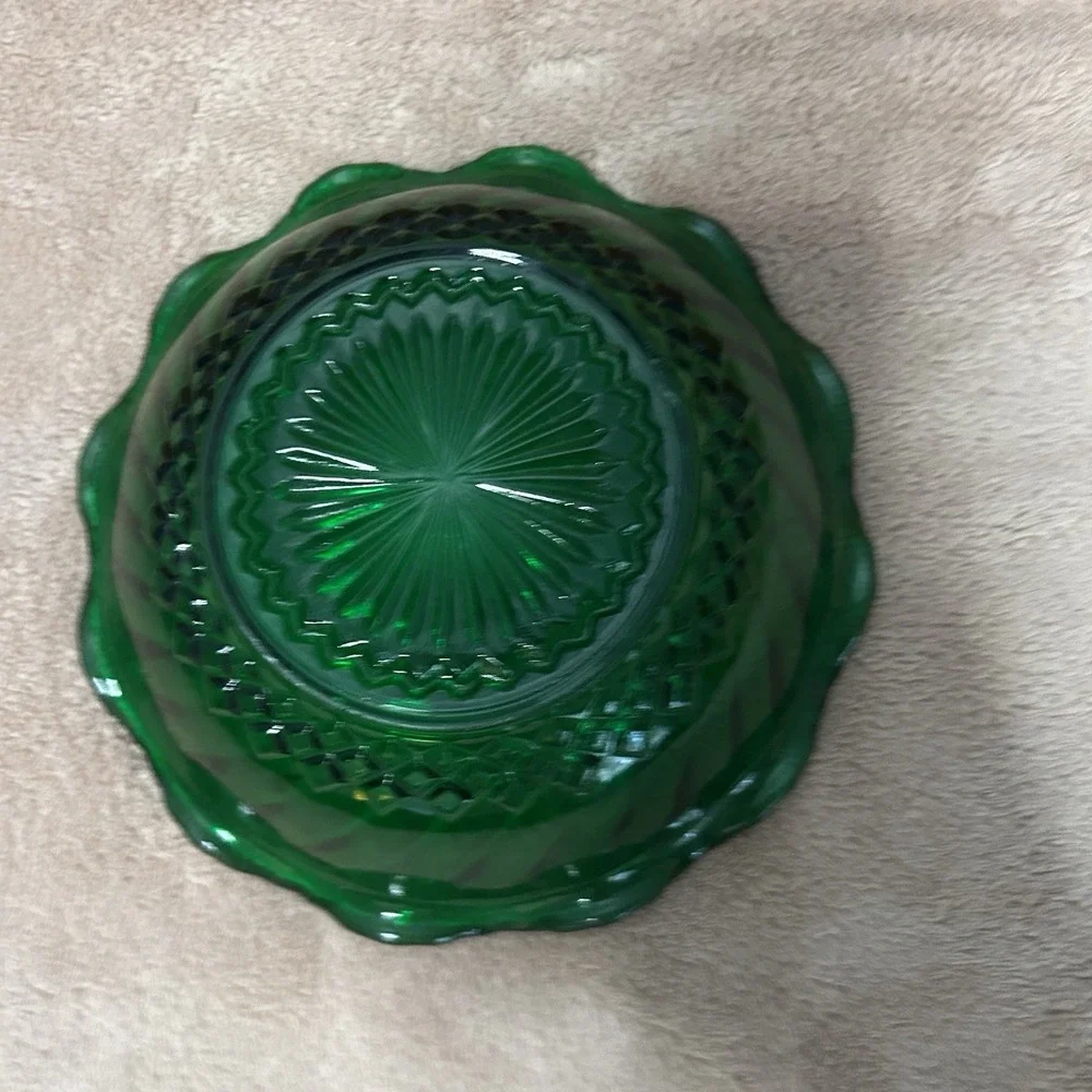 VTG Anchor Hocking Emerald Green Glass Scalloped Ruffled Bowl Diamond Swirl 6.5
